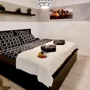 New Modern Selfcheckin Publicfreeparking Highspeed Wifi Kingsizebed Baden-Baden